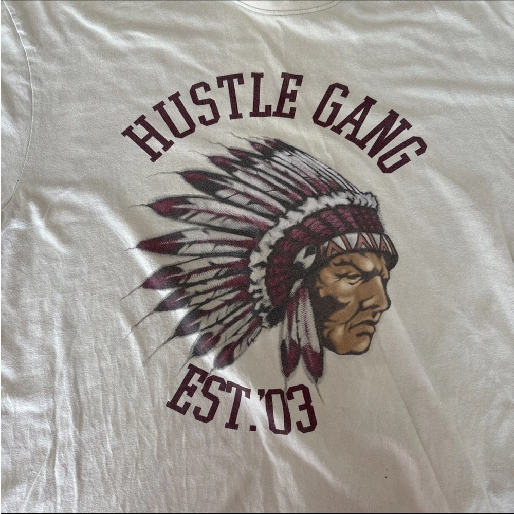 Hustle Gang Cream Tee with Red Accent - xxl vintage .